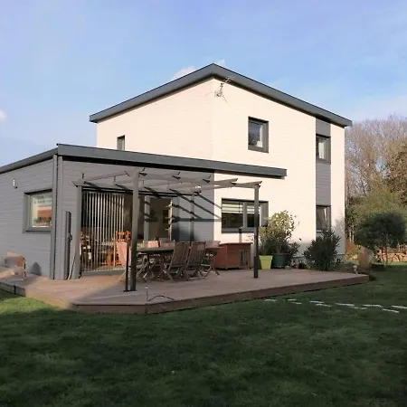 Vila En Bois Recente Avec Jardin, Wifi A 800m Du Centre De - Ref 668