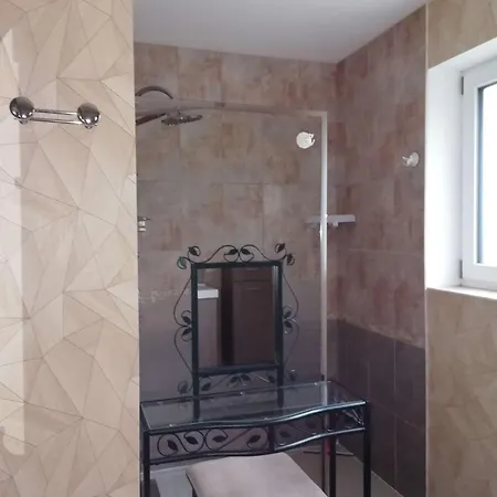 En Bois Recente Avec Jardin, Wifi A 800m Du Centre De - Ref 668 * Trebeurden